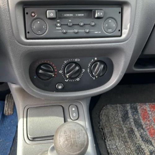 Vehicule-RENAULT-CLIO-2-PHASE-1-2001-0fefb72cb151cfd140dd7e236bcdac65664fda9ba98b8660542e55ce20353c53_mtn.jpg