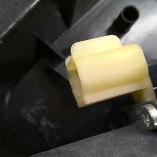 81374200-13f0f653-e589-4701-a6bf-e0e0c2e941d7-Piece-81374200-Leve-vitre-electrique-avant-droit-1543207-FORD-FIESTA-6-PHASE-1-14-TDCI-8V-TURBO-93f64ca1015515fd15d83dffc241e6d2dce311199a2c87736e3e6739eea744c7_m.jpg