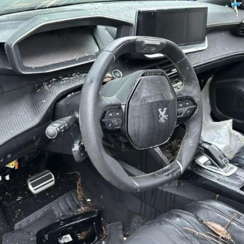 Vehicule-PEUGEOT-2008-2-2021-f0381226f11e2d045f1d8df5413009aa6ae59acbf8e33f9173634a5a39f687ee_mtn.jpg