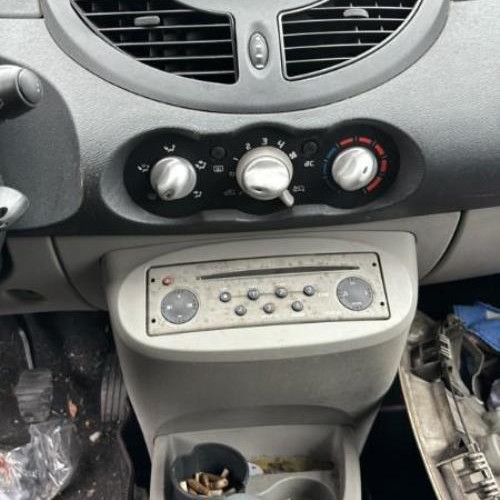 Vehicule-RENAULT-TWINGO-2-PHASE-1-2008-600b40bc333cdf599f906b49635b48bf717d61513b99fa58217c4a0971294c48_mtn.jpg