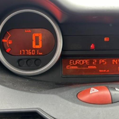 Vehicule-RENAULT-TWINGO-2-PHASE-1-2008-4a3a28c91d991e8baf265052767d4c83742293c65ad974d39346b0f3a1934680_mtn.jpg