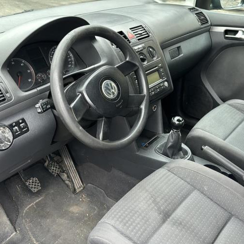 Vehicule-VOLKSWAGEN-TOURAN-1-PHASE-1-2005-44249b8a734c3a3754a5568aca4f2fe6dcf7cdc018092f24bda94a700189f952_mtn.jpg