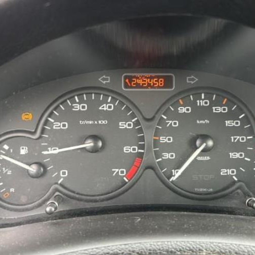 Vehicule-PEUGEOT-206-PHASE-2-2004-c78d6c7f3f570d40875c82e9ecc6ca14a22dfe52d2a0703ef409921158d18b9e_mtn.jpg