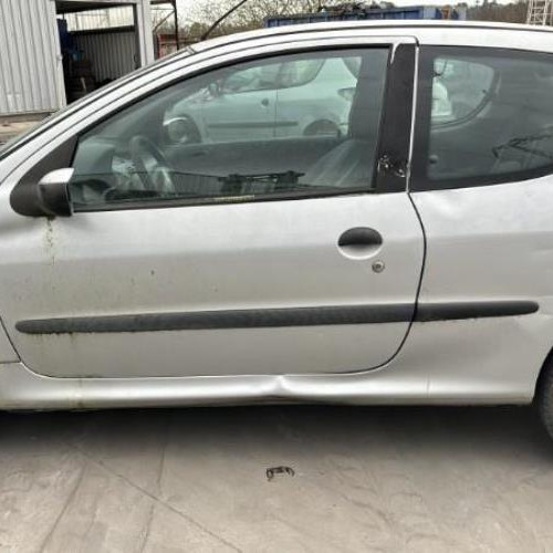 Vehicule-PEUGEOT-206-PHASE-2-2004-e685ff91b2528e0f1bb2e51a6b4ea40d2d0704cdbd46f3604c8c978e1c389d3b_mtn.jpg