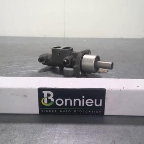 81975847-eb8f57a9-eb74-452c-bdc4-9fa299e2cafb-Piece-81975847-Maitre-cylindre-4601P2-PEUGEOT-206-PHASE-1-20-HDI-8V-ae33acb6f5e006af5bdb33bb382e998f33bc29642cdd4055b847bc249e72b2cf_m.jpg
