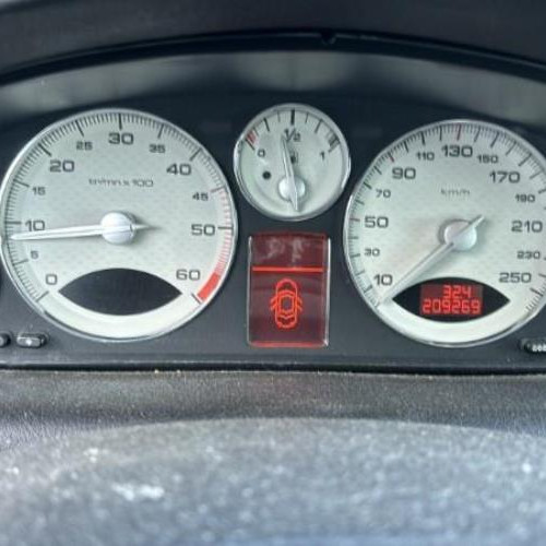 Vehicule-PEUGEOT-607-PHASE-2-2007-f50df05e7419eaa4fbec80a850731ae7595e9b278c25a49be2a63ca3116b8566_mtn.jpg