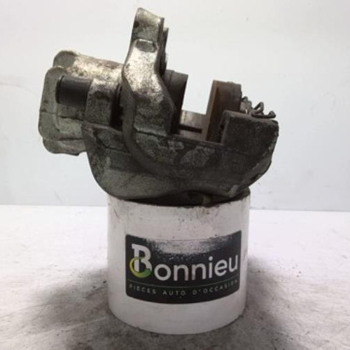 84048314-d90ac1f9-0ba0-485b-b86b-cba1549e8bdf-Piece-84048314-Etrier-avant-droit-9835572180-PEUGEOT-2008-2-15-BLUE-HDI-16V-TURBO-c23b8b846b60db332c0f43de3ae3a067d16f221c87db1b0c2a668997b2df9ce0_m.jpg