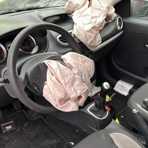 Vehicule-RENAULT-CLIO-3-PHASE-2-2011-f5cbfbcb2fb81ec73e954362e41ef76a515b67b6c60a15944ac2bf7911004fe5_mtn.jpg