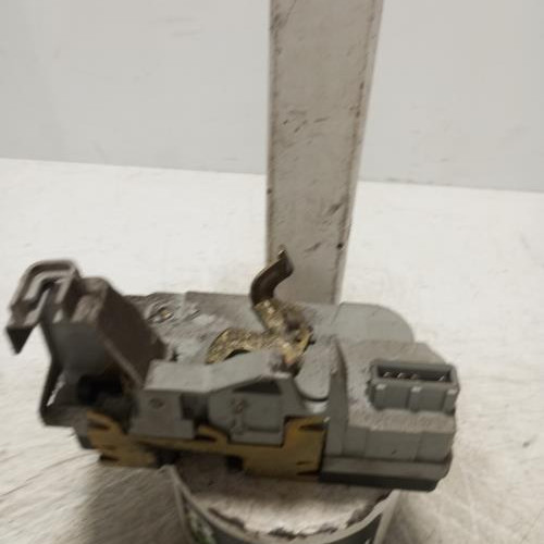 85045577-5f5a3d2a-dc5d-440d-a6ff-c8ac4d87d729-Piece-Fermeture-centralisee-arriere-droit-9138C0-PEUGEOT-307-PHASE-1-BREAK-16de2e31362ffe41c9c393d92f8a4c1bfcc4008e87310352e16dae2002d36477_m.jpg