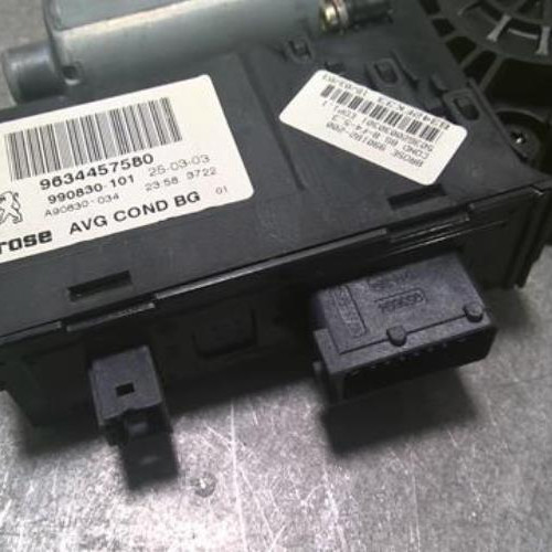 85045588-2a490192-a090-4b0f-b3ec-31725d8f044b-Piece-85045588-Moteur-leve-vitre-avant-gauche-9221N5-PEUGEOT-307-PHASE-1-BREAK-20-HDI-8V-TURBO-4fbb0b3c0dc4b14581df6b6b6becb318fee4dadf8a3e3068ef5a31f137c0892d_m.jpg