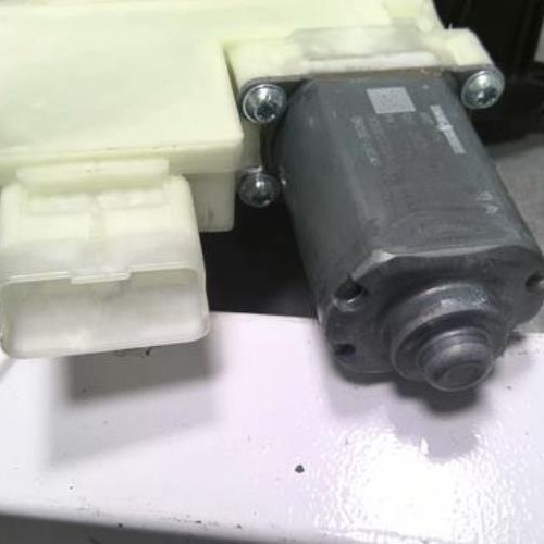 Moteur leve vitre avant droit