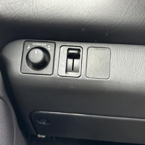 Vehicule-ROVER-25-PHASE-1-2000-bf851a1f3e53aab4768cd95a534f6bae92b8bf2c24717cec814401ba30cfcc0a_mtn.jpg