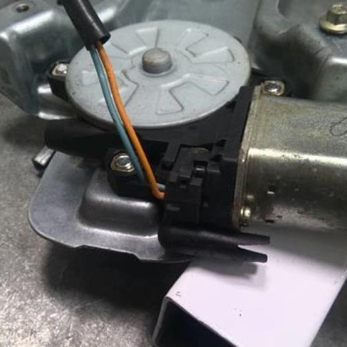 Moteur leve vitre avant droit