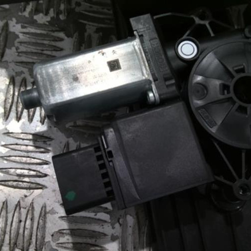 85738511-74421314-d070-412d-a794-72f8f0824593-Piece-85738511-Moteur-leve-vitre-avant-gauche-9840175880-PEUGEOT-RIFTER-15-BLUE-HDI-16V-TURBO-d8b16b264f88c9969a87c821c8163d9186d7b1b4eb0e4af29fc8e506d0c9e563_m.jpg