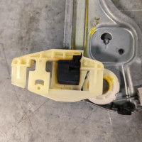 86138029-78886b5a-aa67-46f2-8385-eb99851bcefb-Piece-Leve-vitre-electrique-avant-droit-9222Q8-PEUGEOT-1007-00cc3888b019d11045a6d25b5054fc5cdf739780901fee4ffcce4e10d8f613f1_m.jpg