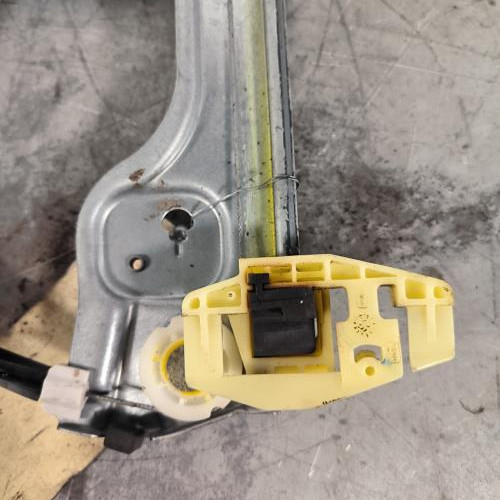 86138029-7b2b5743-3bfc-4530-b374-7cba7f0a6633-Piece-Leve-vitre-electrique-avant-droit-9222Q8-PEUGEOT-1007-c584393822c6af633d6e8263727d0f8e3f5dc64821cf9591ac340d8bb63400a0_m.jpg