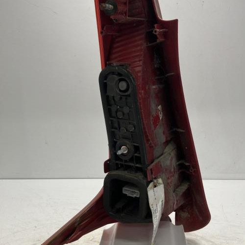86831835-a3d1dc94-1040-4dae-a9fb-e1e77eea5a89-Piece-Feu-arriere-principal-droit-feux-6351R4-PEUGEOT-206-PHASE-1-BREAK-0d8d7a4ff0edd55b203ef6c5a2087ce881f901fb4fc97b002e9eba9384645cf6_m.jpg