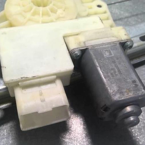86833826-a52c9145-c47e-446c-80ac-d79bdb7a5c51-Piece-86833826-Leve-vitre-electrique-arriere-droit-9826080380-PEUGEOT-308-2-PHASE-1-20-BLUE-HDI-16V-TURBO-88c0fd099022eeeac188208e775a11d8d3f90a5c7565a55f0f38350f190ade51_m.jpg