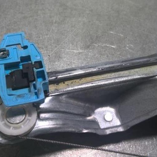 87921329-1533dce2-be02-45a0-a429-ccf098680f30-Piece-87921329-Leve-vitre-electrique-avant-gauche-8200748377-RENAULT-GRAND-MODUS-PHASE-2-15-DCI-8V-TURBO-e6260acc88d20a3c774db141d552f32f9d58116580447220a5025d060fe36ebe_m.jpg