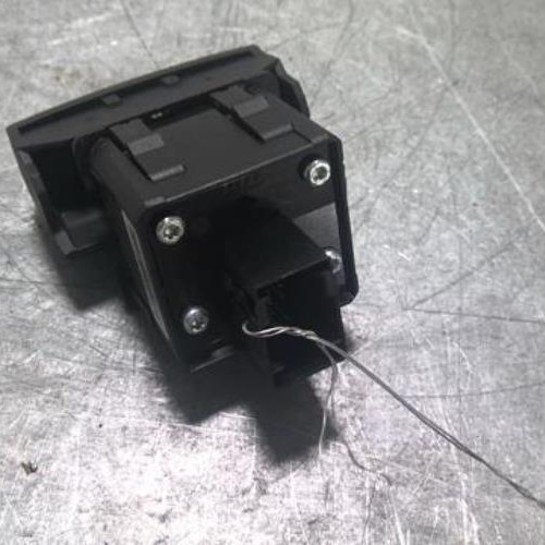 89410098-d5ef8071-4455-4721-bc42-a6f551ca2afb-Piece-89410098-Poignee-electrique-frein-a-main-CITROEN-C4-PICASSO-1-16-HDI-8V-TURBO-28fb2dff2557cea430f530f9e6b72236ee42d46e1c83eeb3e0d1d4d29a5b7dbb_m.jpg