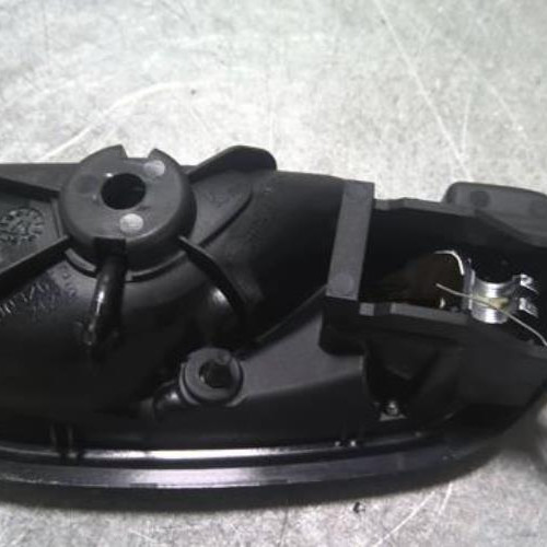 89515393-2c5c36b4-3490-4e3d-bc73-72b2e0a3066b-Piece-89515393-Poignee-interieur-arriere-gauche-806718801R-RENAULT-MEGANE-4-PHASE-1-15-BLUE-DCI-8V-TURBO-39540dab045ad2154ed9aa8ebfa59455a6c5026bcd08a5b61facc5300c4aadc6_m.jpg