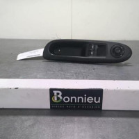 89639530-368ffefd-320f-4e6f-a7cd-685dfe654ed4-Piece-89639530-Interrupteur-de-leve-vitre-avant-gauche-8200060045-RENAULT-CLIO-2-PHASE-2-15-DCI-8V-TURBO-95d27431aa916851c8030a0d10af799d921d5ddc903cfac6412e6ac7a4efb89e_m.jpg