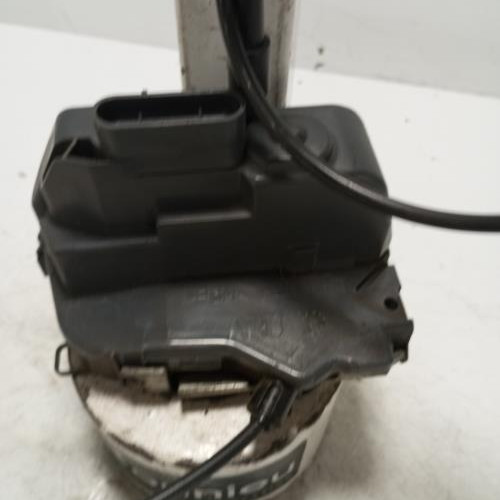 89693076-c559aa7e-8750-4cad-9157-94e8e7f72c5c-Piece-Fermeture-centralisee-arriere-droit-8200119332-RENAULT-SCENIC-2-PHASE-2-b38566f6b9dc6a00cf79f4be34997ac2b51714dd509678f9891d3bd42aa2acd1_m.jpg