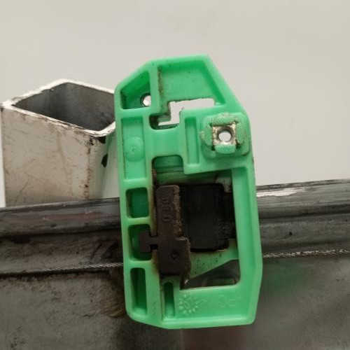 89693084-edd1e420-d924-4cb4-91e2-578755ef38ac-Piece-Leve-vitre-electrique-avant-droit-8201010936-RENAULT-SCENIC-2-PHASE-2-f81f0d2336d658546b51516f891f97534ed2d2eae0bb541c8099fbdd13daaae0_m.jpg