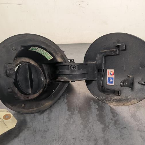 89699641-7e811379-68c8-48ed-9eb6-673eae6ed56c-Piece-Trappe-dessence-17500180-PEUGEOT-RCZ-PHASE-1-COUPE-94df05839a9c403f732c5e39d008df6f3bbe8cb2ddad4c40fd176f292367bf6f_m.jpg