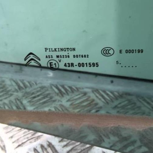 89708646-a36c8b53-ea5b-442e-addc-edf4a0db2d50-Piece-89708646-Vitre-arriere-gauche-00009203KR-CITROEN-C4-2-PHASE-2-16-BLUE-HDI-8V-TURBO-ce9a7395891694842c8d49d8761827c7b509567c674e88421bd31a5f09416778_m.jpg