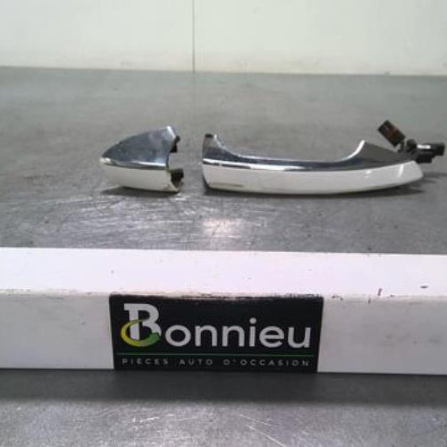 Poignee porte avant droit