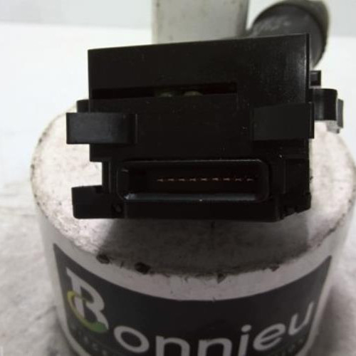 90024157-77b090f0-f15e-4dcf-b58f-fe614cc1cd79-Piece-90024157-Commodo-dessuie-glaces-1607846780-CITROEN-C4-AIRCROSS-16-HDI-8V-TURBO-4X4-aa0fab594254f98bee4dd38e805c73cf53bfaac9b07792e58c157810e5e368d6_m.jpg