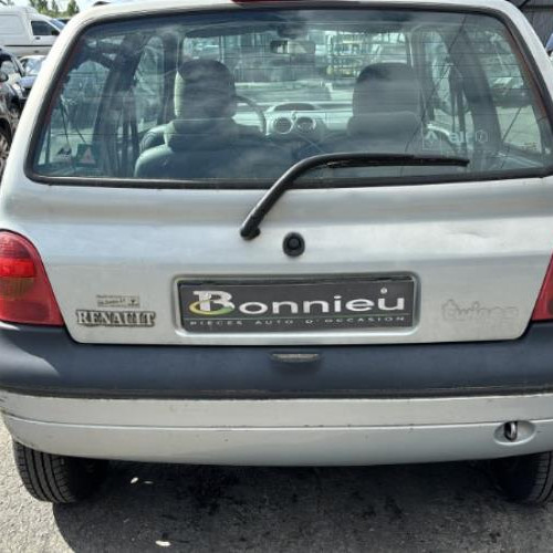 Vehicule-RENAULT-TWINGO%25201%2520PHASE%25203-2004-c7e802c1c30ba86e7c66a1176b599ff9d253e7303667f57bca4e03a82f5b8862_m.jpg