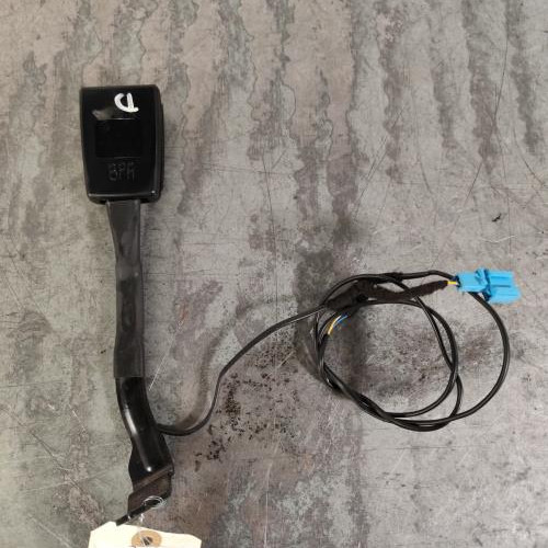 Attache ceinture avant droit