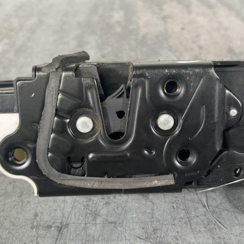 92247675-33efff07-07ba-4f15-a5bc-e147542c652a-Piece-Fermeture-centralisee-avant-gauche-5N1837015M-VOLKSWAGEN-SCIROCCO-3-PHASE-1-COUPE-cf431e90e7f3a516961c7beb066a5cbaf8f67dab069cd04a897dd24e2928afae_m.jpg