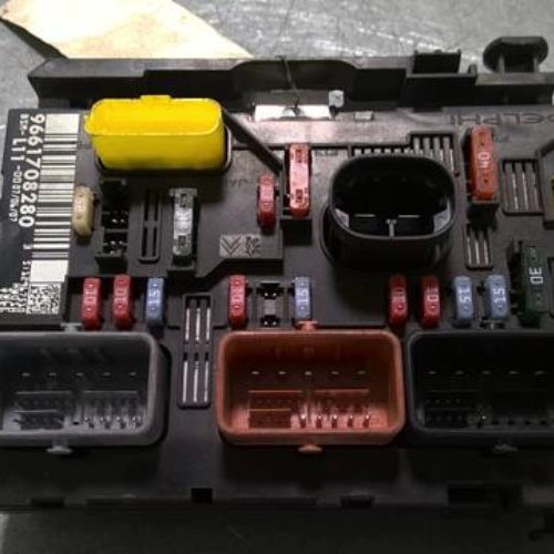 92251370-a5f77d50-6729-492b-af56-9a058ddf737d-Piece-92251370-Boitier-servitude-moteur-PEUGEOT-307-PHASE-2-16-HDI-16V-TURBO-4957c1fd6c54157c75f242fa12936974f4e862e8fc7da6bcc000a22942b96a9a_m.jpg