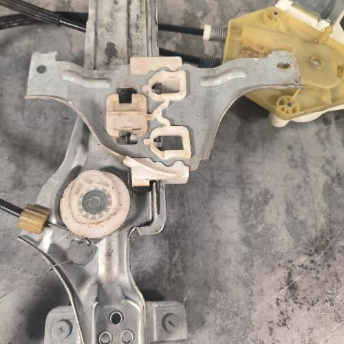 92255983-561b0770-6df0-4673-85e2-482beb625f54-Piece-Leve-vitre-electrique-arriere-droit-827200008R-RENAULT-MEGANE-3-PHASE-1-BREAK-07f148f0f94d4e917b97ef667c3423a164350f677a37dadc2d0b943a7dca4001_m.jpg