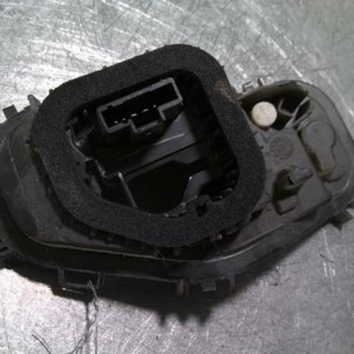 92258728-45b21f2e-2b1d-4755-a01f-cd6015883117-Piece-92258728-Platine-feu-arriere-droit-RENAULT-TWINGO-3-PHASE-2-10i-12V-SCE-65-57f9792d3cc42fa8b952535228e7677554aa29655c14e08d695a66b4ca23603f_m.jpg