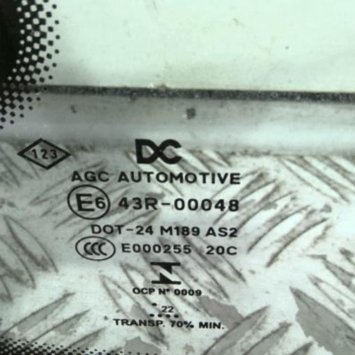92258748-e6cdb4cd-9bb7-4666-968e-5f5f08bc8e42-Piece-92258748-Vitre-arriere-droit-823007983R-RENAULT-TWINGO-3-PHASE-2-10i-12V-SCE-65-9255d3a2f3cb951d2962d16802884d3be4886ab5a5773440c4148f75262794c9_m.jpg