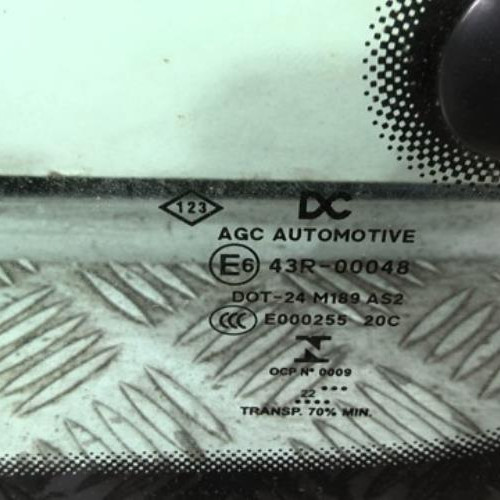 92258749-59ac94c9-8d75-4530-afc1-bb49b0ac56ad-Piece-92258749-Vitre-arriere-gauche-823014043R-RENAULT-TWINGO-3-PHASE-2-10i-12V-SCE-65-c3c639924049a30a8f57e64ba6e0659176603965fa1695a291121100e779eb49_m.jpg
