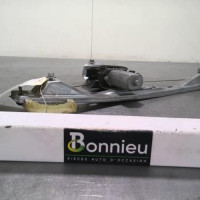 92259268-b601bada-12a7-4b35-9b4b-107b3e058ef6-Piece-92259268-Leve-vitre-electrique-avant-gauche-807215092R-RENAULT-TWINGO-3-PHASE-2-10i-12V-SCE-65-4ad191ec5e3fe31609c17a6b1ec39d3157ef3d3f5a8a2cd1ba65b5456d450729_m.jpg