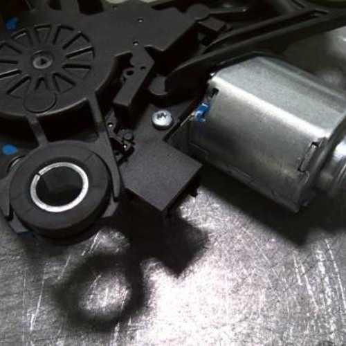 92259269-e95314cf-dc51-4c63-a32f-783bfde47216-Piece-92259269-Moteur-essuie-glace-arriere-287102049R-RENAULT-TWINGO-3-PHASE-2-10i-12V-SCE-65-5049a0409e79d6800b51ab8ac94d77694d54dd850ae81b903f9e107b26f4350c_m.jpg