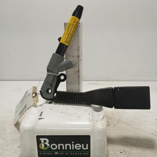 Attache ceinture avant gauche