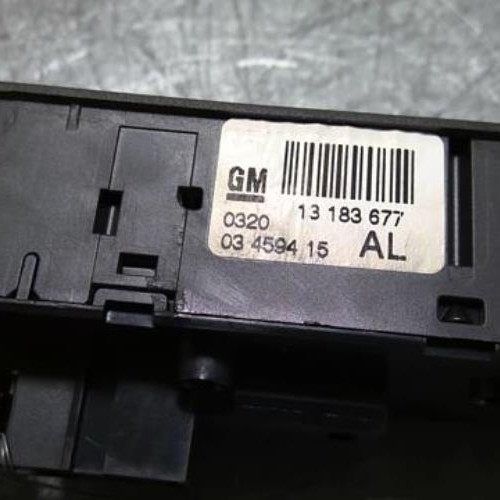 92483991-42b8e6f5-df6f-48eb-8f2b-1f7f74ab406e-Piece-92483991-Interrupteur-de-leve-vitre-avant-gauche-13215152-OPEL-ASTRA-H-PHASE-1-16i-16V-1c3fd09e9f1b897521913f9bd4334278e5c9250df7922b6cc6aa47f1bd59d8ac_m.jpg