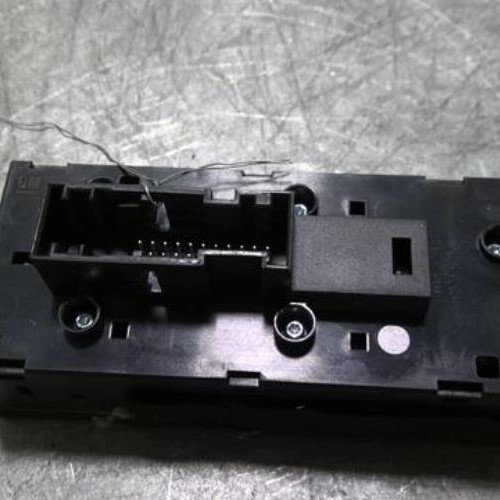 92483991-7f0be520-f986-41cb-ace4-d3499b04fa35-Piece-92483991-Interrupteur-de-leve-vitre-avant-gauche-13215152-OPEL-ASTRA-H-PHASE-1-16i-16V-5a0fbcc236f3c3f5f0b043d380da0198100ba53b57403dd0d72b58859219d632_m.jpg