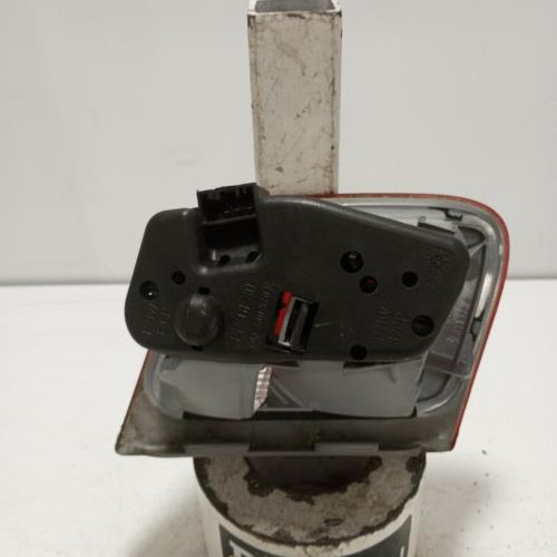 93100249-f828bcc0-d21d-4ccf-a770-343b4a6399db-Piece-Feu-arriere-secondaire-droit-feux-63218364924-BMW-SERIE-3-E46-PHASE-1-cc417592ee3d993a0b7d3c5e88290d7b865c63177049732920edc58d60349cdd_m.jpg