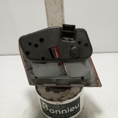 93100250-ad4e0cd6-3bb5-40e1-b6ff-92fe709ff1f7-Piece-Feu-arriere-secondaire-gauche-feux-63218364923-BMW-SERIE-3-E46-PHASE-1-f17a66601d4370d399e9114eba7351617773f43bda1964cd7fce25ddacb06a99_m.jpg