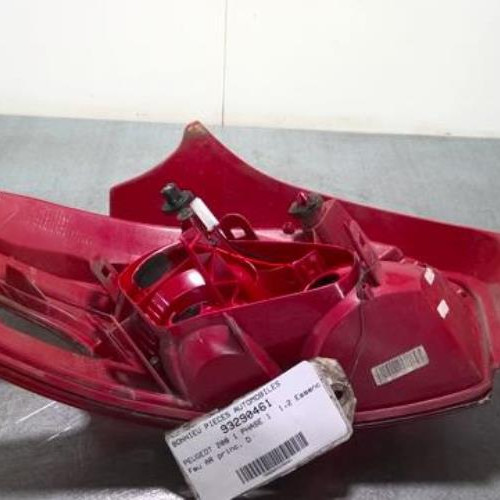 93290461-6d904546-23af-4a1e-8758-2ebcd1abad49-Piece-93290461-Feu-arriere-principal-droit-9672628380-PEUGEOT-208-1-PHASE-1-12-VTI-12V-5475f457f9b5c6cb34bb31e7a65302bf45576e36b5e9ef1c160d0ac9d8dd8aa0_m.jpg