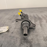93300525-f77009c6-5776-435c-be6f-136a2a8df41a-Piece-Maitre-cylindre-freinage-KDY34340ZA-MAZDA-CX5-1-PHASE-2-29be9e6529e9dd705a165126678eabd63610c1c1e6e26771ca6c8ab7847b9a7a_m.jpg