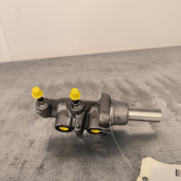 93300525-c8ffedca-f2ff-4e19-aa39-389eaff4ce2b-Piece-Maitre-cylindre-freinage-KDY34340ZA-MAZDA-CX5-1-PHASE-2-aa61aa7d889c7365f855ec34aa30c8ff678ea733b237dd01f77ec88200920747_m.jpg